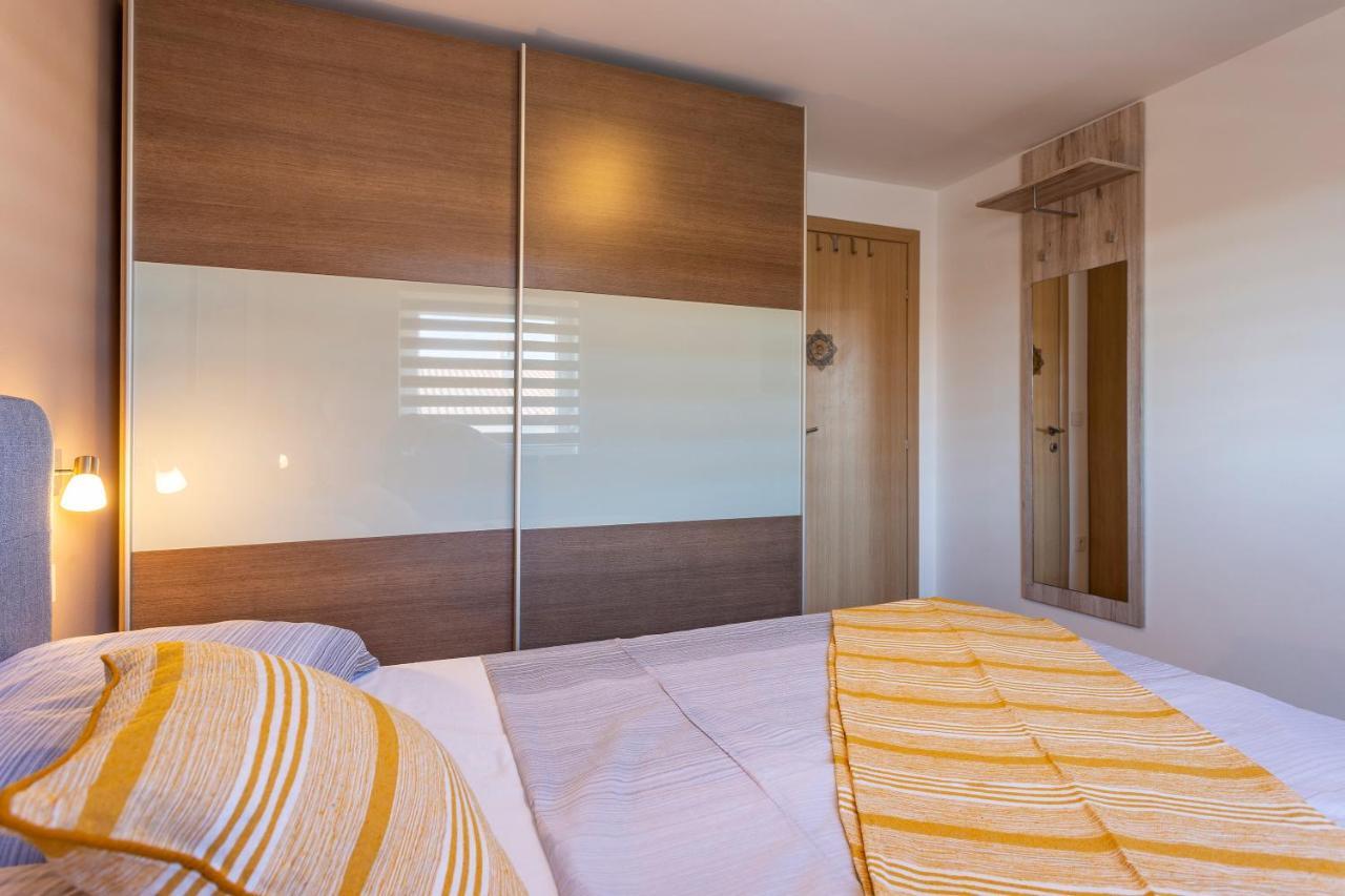 Apartman Ember Pula Luaran gambar